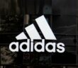 Adidas – eine Marke, die Tradition mit Innovation verbindet (Foto: AdobeStock 283043772 ink drop)