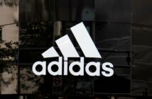 Adidas – eine Marke, die Tradition mit Innovation verbindet (Foto: AdobeStock 283043772 ink drop)