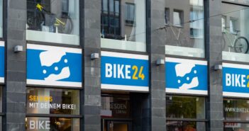 Das breite Sortiment von Bike24 spricht sowohl Hobbysportler als auch Profis an. (Foto: AdobeStock - 648136354 Felix Geringswald)