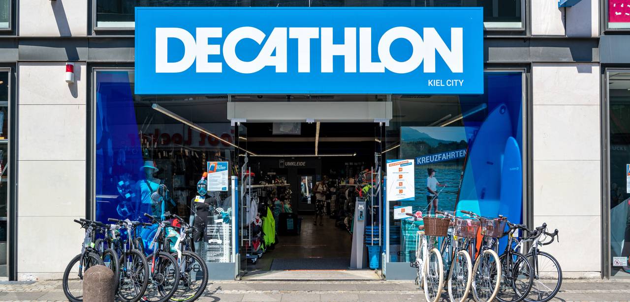 Decathlon ist ein Synonym für Sportartikel, die für jeden erschwinglich sind. (Foto: AdobeStock 443700245 Björn Wylezich)