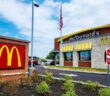 McDonald's Restaurants sind auf der ganzen Welt zu finden (Foto: AdobeStock-866808606 Refrina)