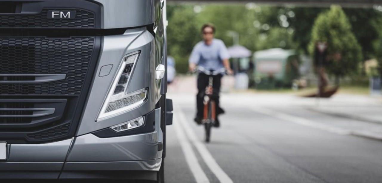 Volvo Trucks führt neue Sicherheitssysteme zum Schutz von Fußgängern und Radfahrern (Foto: Volvo Group Trucks Central Europe GmbH)